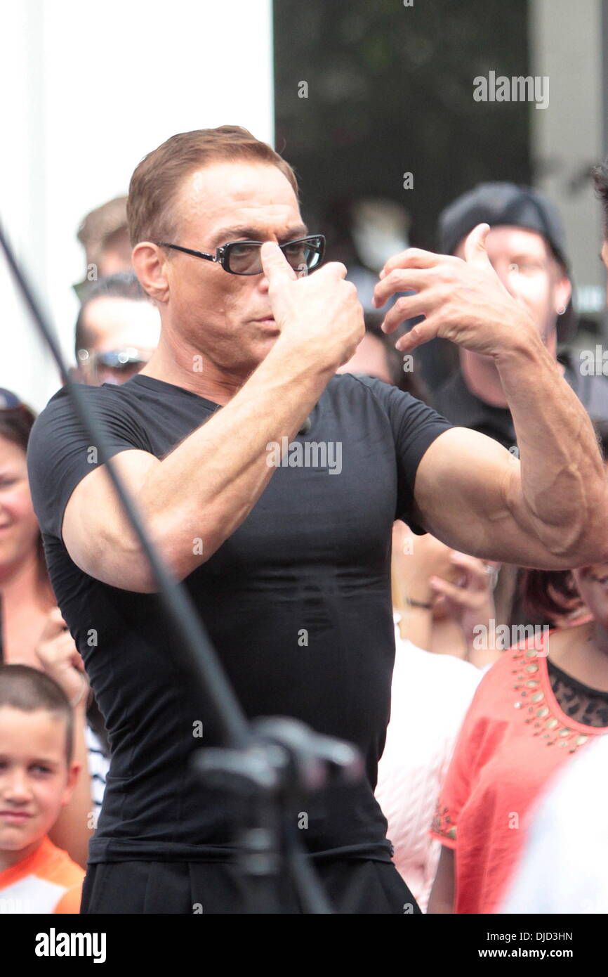 Jean-Claude Van Damme im The Grove auf Entertainment-News erscheinen zeigen "Extra" Los Angeles, Kalifornien - 16.08.12 Stockfoto