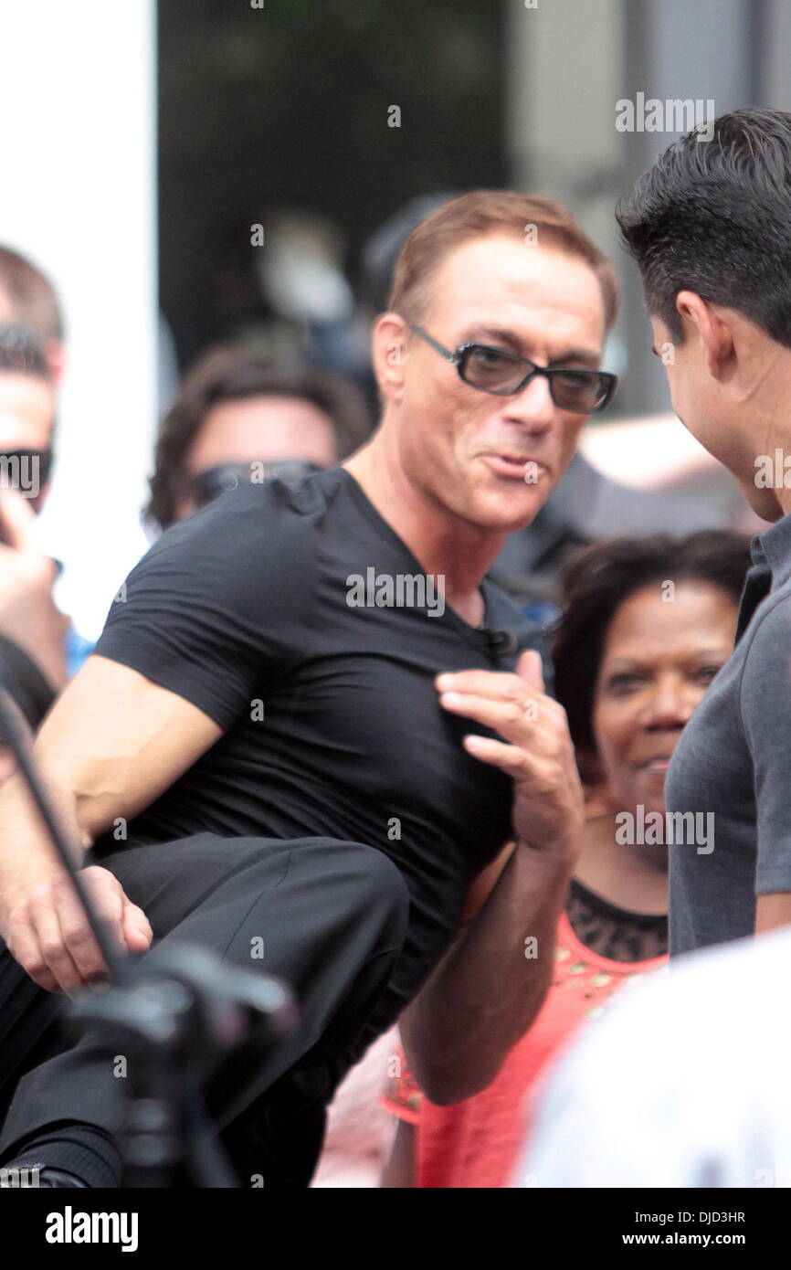 Jean-Claude Van Damme im The Grove auf Entertainment-News erscheinen zeigen "Extra" Los Angeles, Kalifornien - 16.08.12 Stockfoto