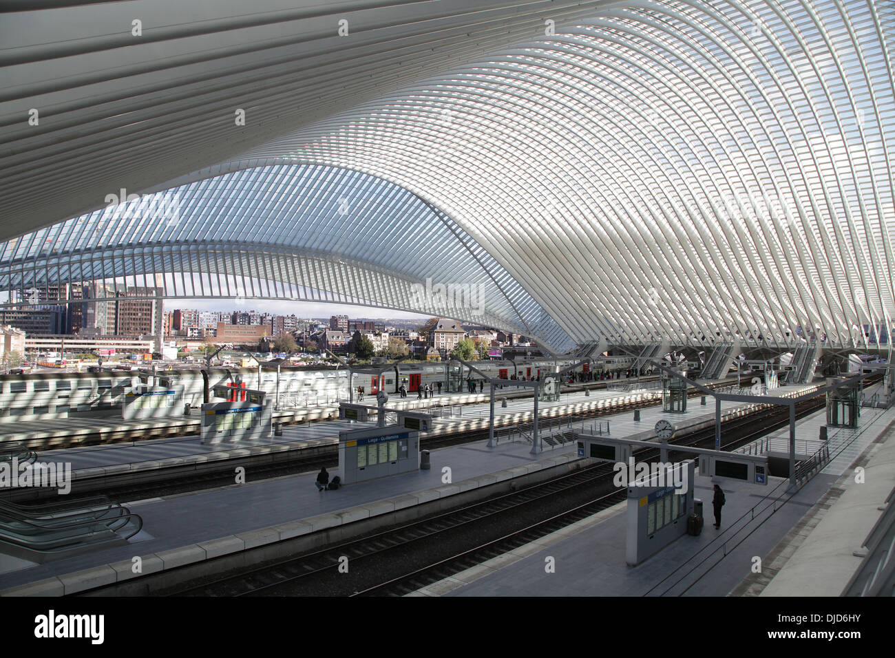 Der Bahnhof von Lüttich, Gare de Liège-Guillemins, entworfen vom spanischen Architekten Santiago Calatrava. Lüttich, Wallonien, Belgien Stockfoto