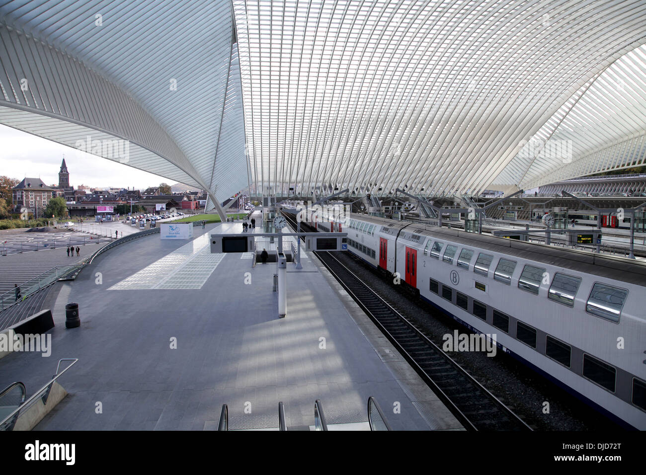 Der Bahnhof von Lüttich, Gare de Liège-Guillemins, entworfen vom spanischen Architekten Santiago Calatrava. Lüttich, Wallonien, Belgien Stockfoto