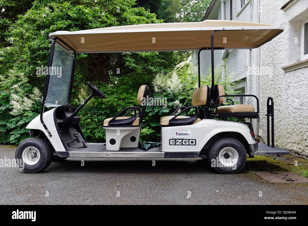EZGO Shuttle Personnel Transport Vehicle, UK Stockfoto
