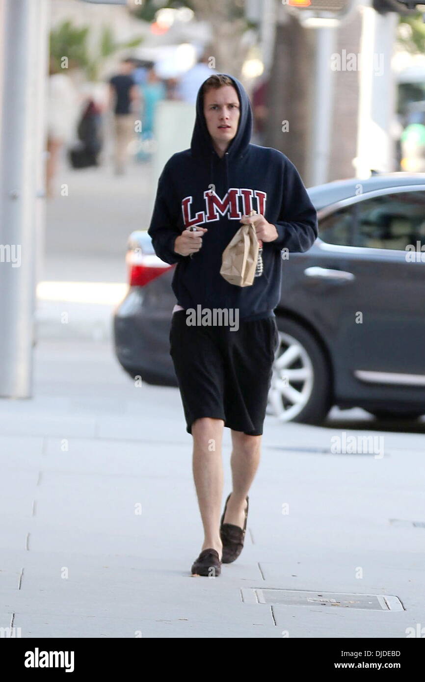 Barron Hilton unterwegs in Beverly Hills gesehen trägt ein LMU Kapuzen Sweat Shirt Los Angeles, Kalifornien - 30.07.12 Stockfoto