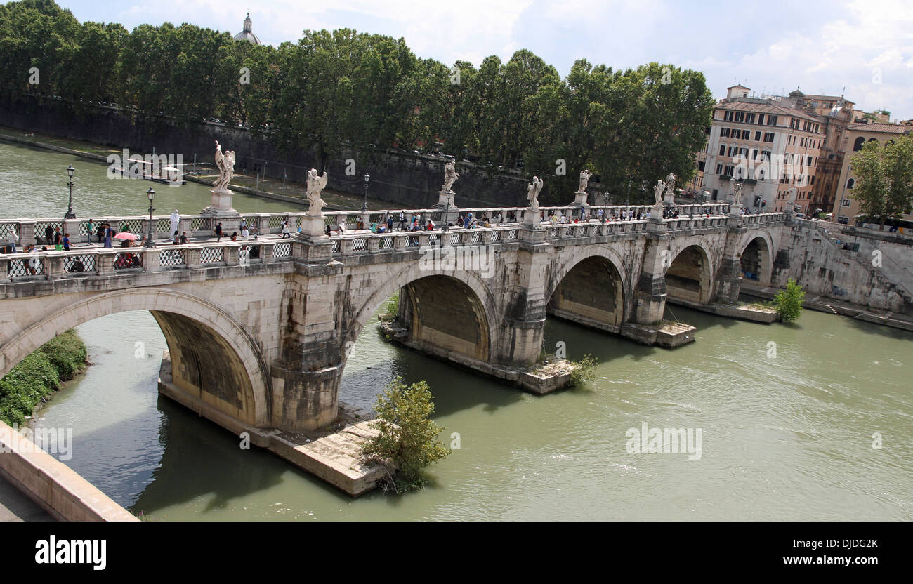 Tiber und Saint Angel Brücke der langen Brücke von Rom Stadt Stockfoto