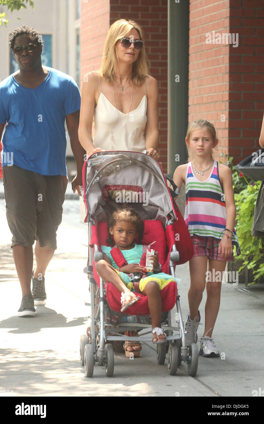 Leni Samuel, Seals Bruder Heidi Klum, Heidi Klum, Lou Sulola Samuel ist um mit ihrer Familie in Soho New York City, USA - 04.08.12 gesehen Stockfoto