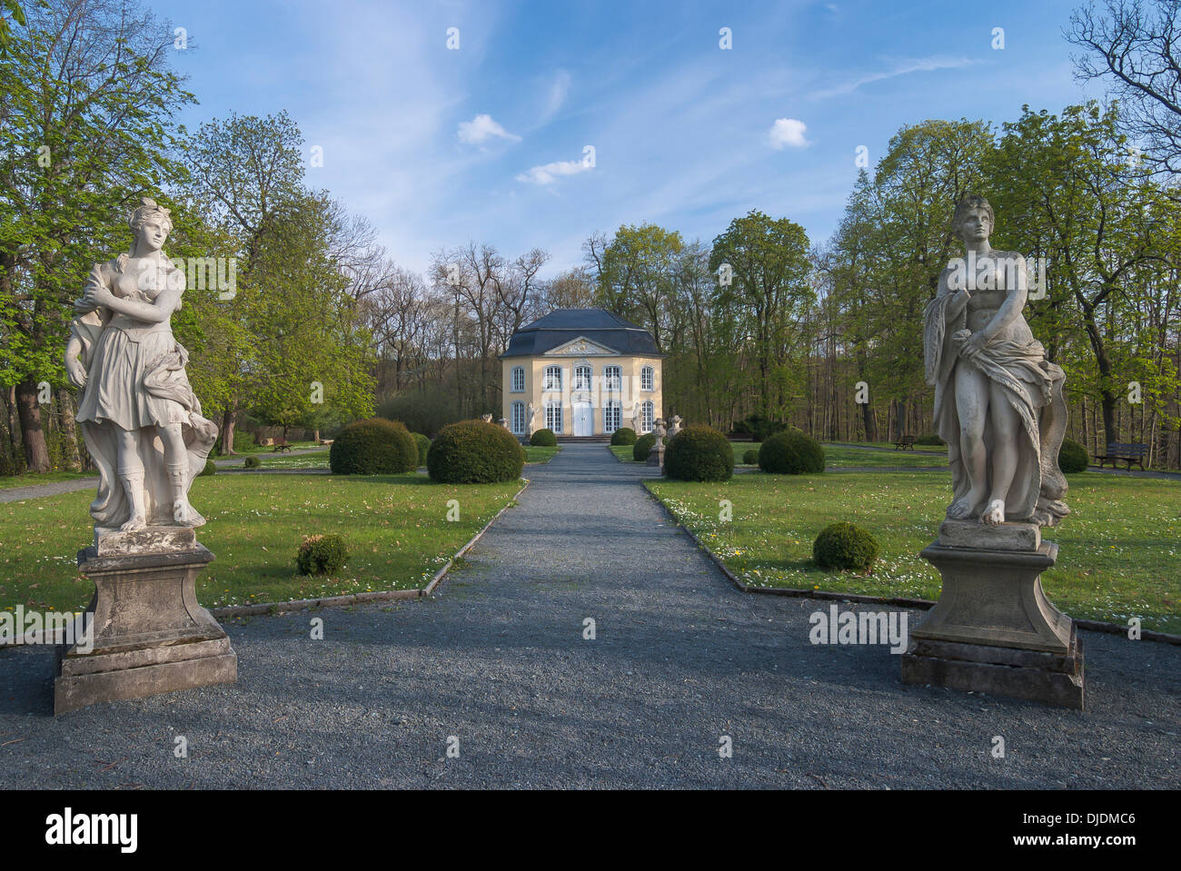 Späten barocken Neo-klassischen Sophienlust Pavillon, Skulpturen aus Sandstein an Front, Schloss Burgk Burganlage, Thüringen, Deutschland Stockfoto
