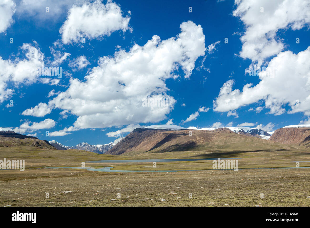 See und Fluss Arabel-Suu in Kirgisien Stockfoto