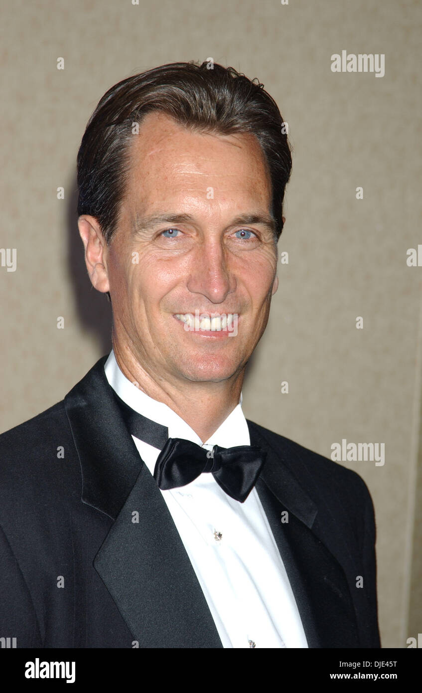 19. April 2004; New York, NY, USA; CRIS COLLINSWORTH an der 25. Annual Sports Emmy Awards die nahm Platz im Marriott Marquis Stockfoto