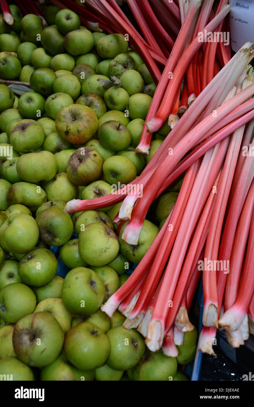 Rhabarber und Äpfel Stockfoto