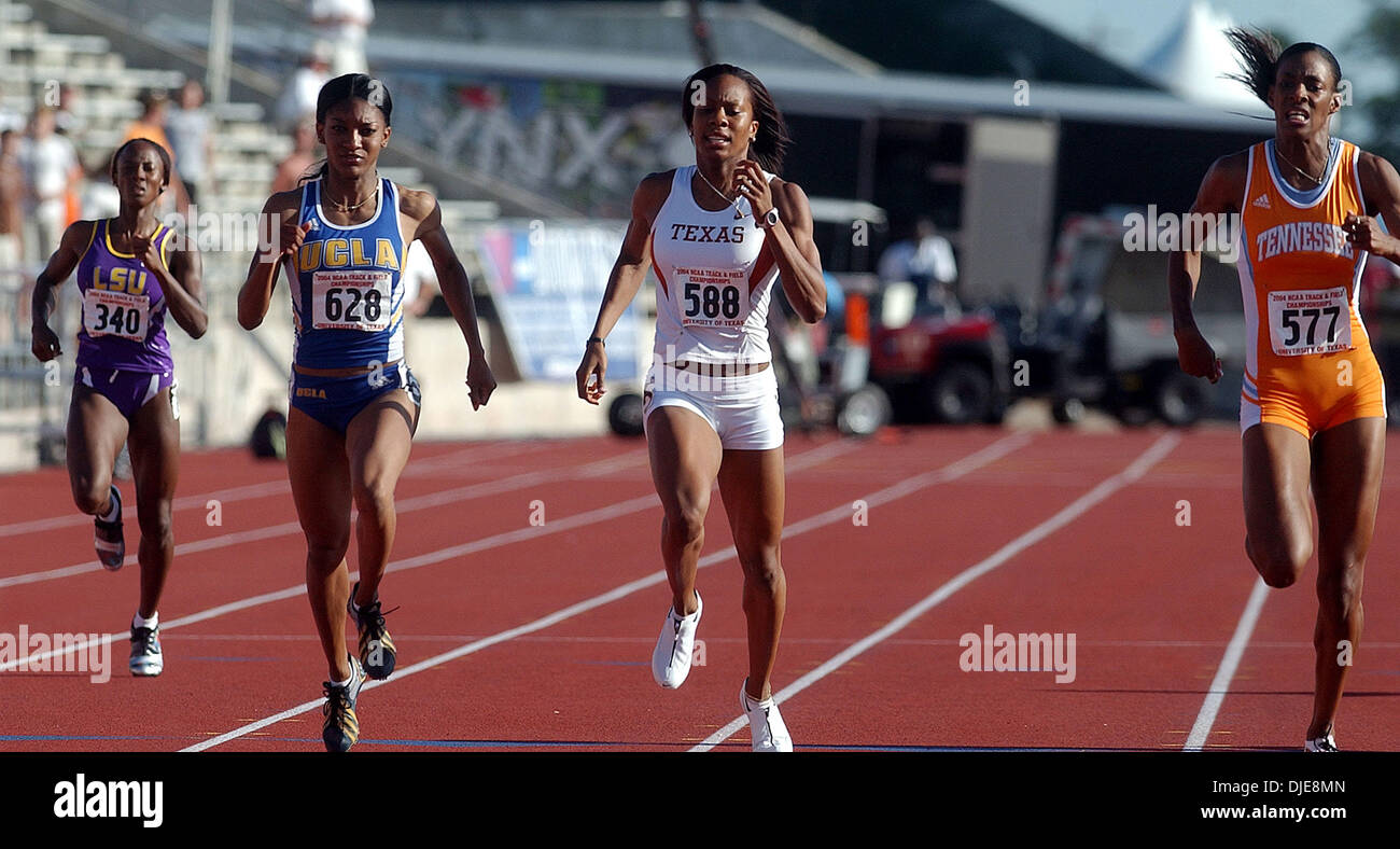 12. Juni 2004; Austin, TX, USA; SANYA RICHARDS Schlacht Feld in die Ziellinie bei der NCAA Outdoor-Treffen in Austin Samstag.  Andere Läufer sind (von links) HAZEL ANN REGIS, MONIQUE HENDERSON und späteren Sieger DEE DEE TROTTER. Stockfoto