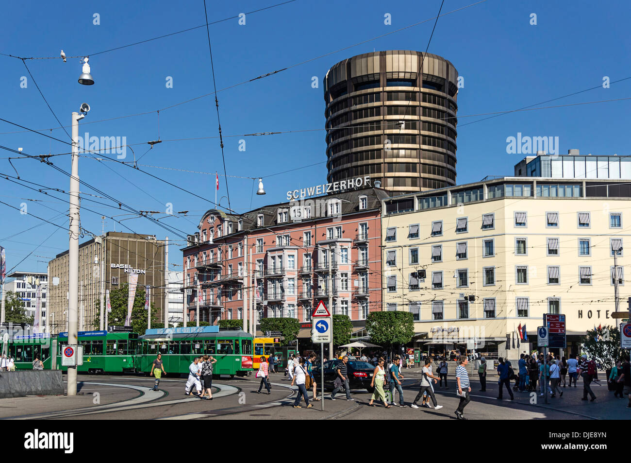 Central Station Square, Hotel Schweizerhof, Straßenbahn, Basel, Schweiz Stockfoto