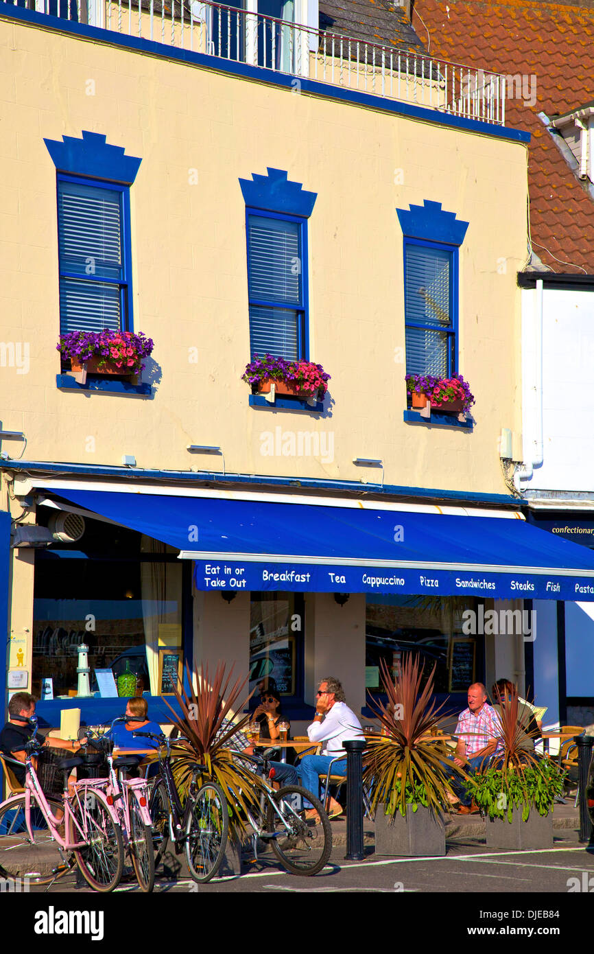 Restaurants im Freien, Gorey, Jersey, Kanalinseln Stockfoto