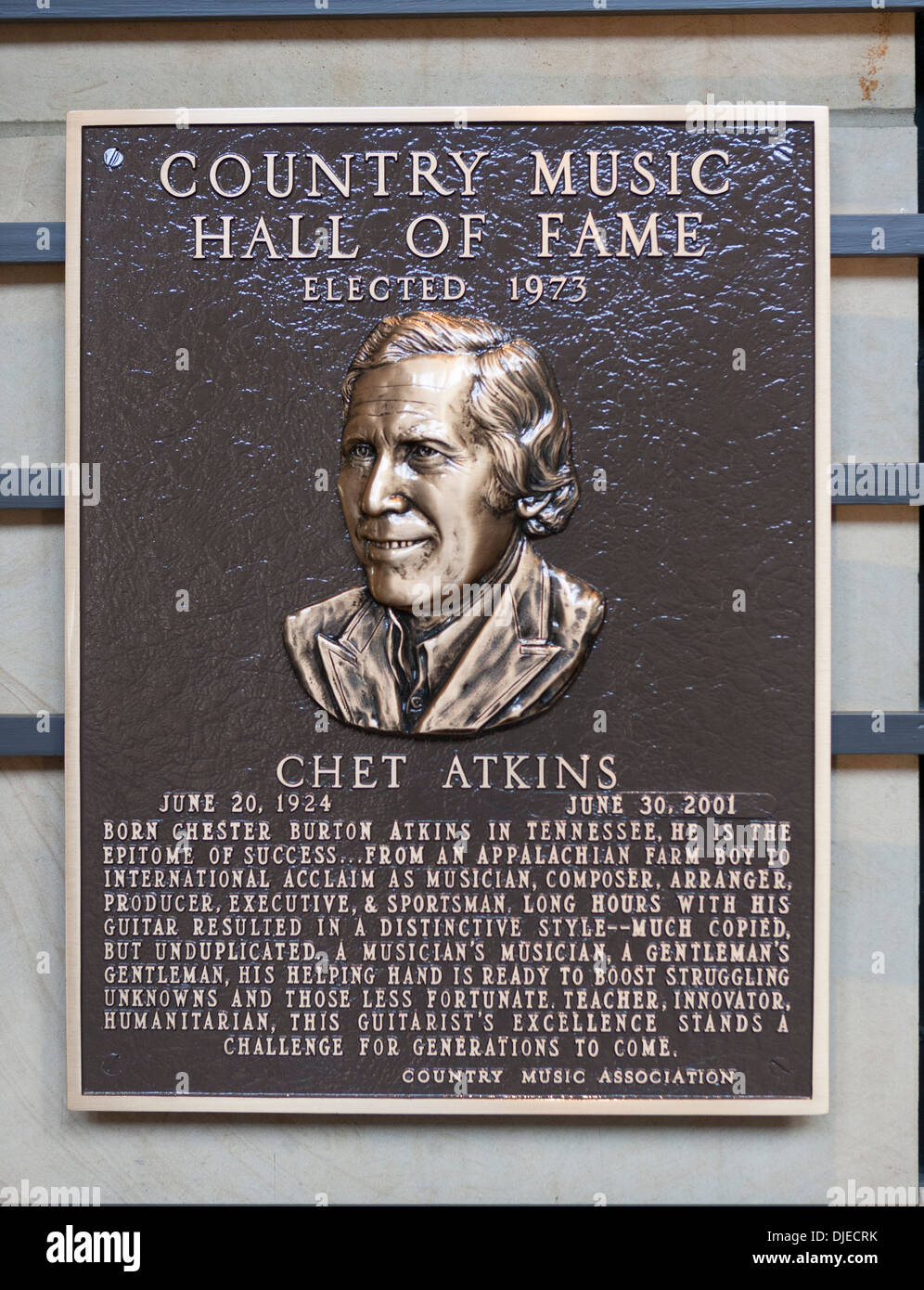 A Bronzetafel von Chet Atkins in die Country Music Hall Of Fame in Nashville, TN, USA Stockfoto
