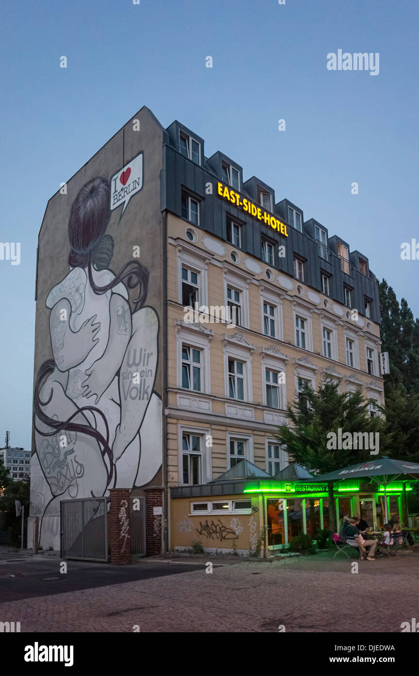 East Side Hotel in Friedrichshain in der Nähe von Berliner Mauer, East Side Gallery, Berlin, Deutschland Stockfoto