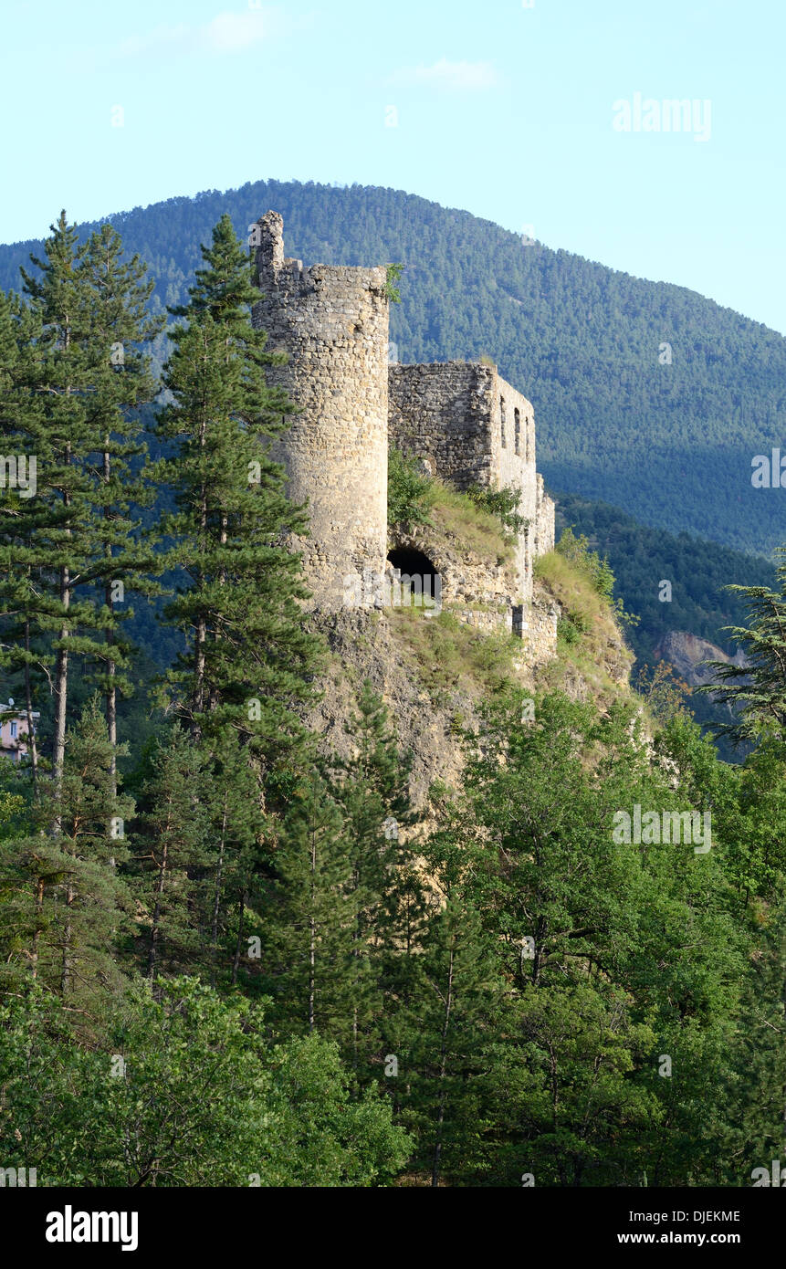 Ruinen der mittelalterlichen Burg oder Schloss Reine-Jeanne oben Guillaumes im Haut-Var Tal Alpes-Maritimes Frankreich Stockfoto