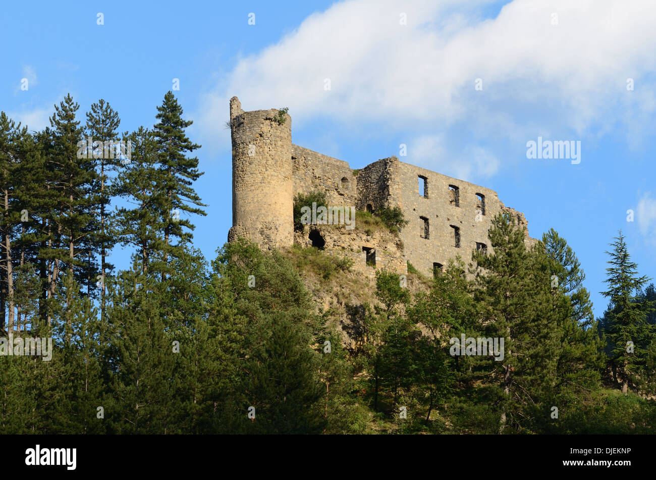 Mittelalterliche Burg oder Schloss Reine Jeanne in Guillaumes im Haut-Var Tal Alpes-Maritimes Frankreich Stockfoto