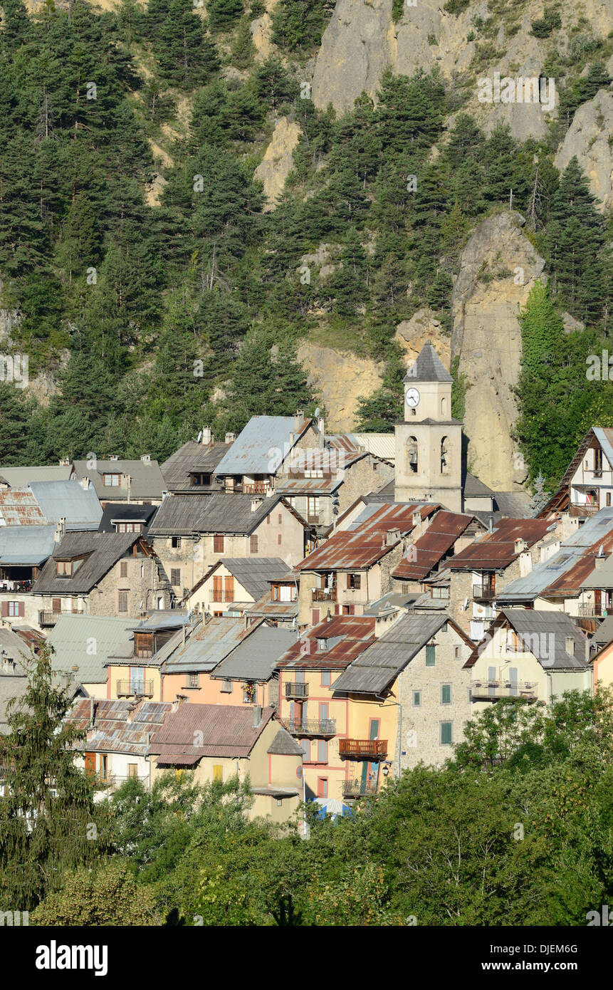 High-Angle Blick über die alten Häuser des Dorfes Péone oder peone Alpine Village im Haut-Var Tal Alpes-Maritimes Frankreich Stockfoto