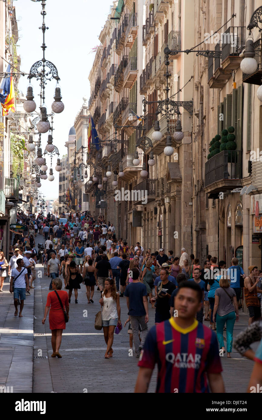 Menschenmassen in Calle Ferran, Barcelona, Spanien Stockfoto