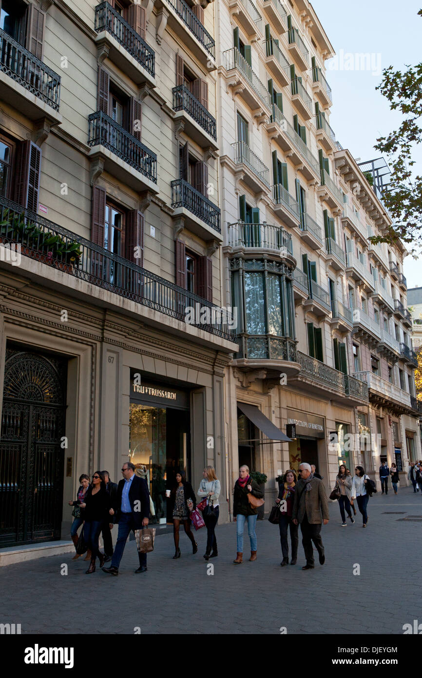 Menschen beim Einkaufen in Barcelona Stockfoto