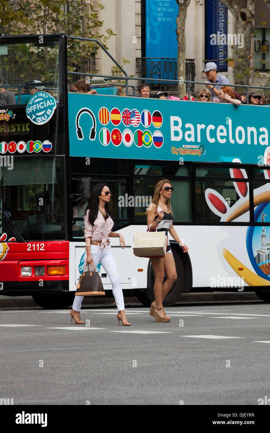 Menschen beim Einkaufen in Barcelona Stockfoto