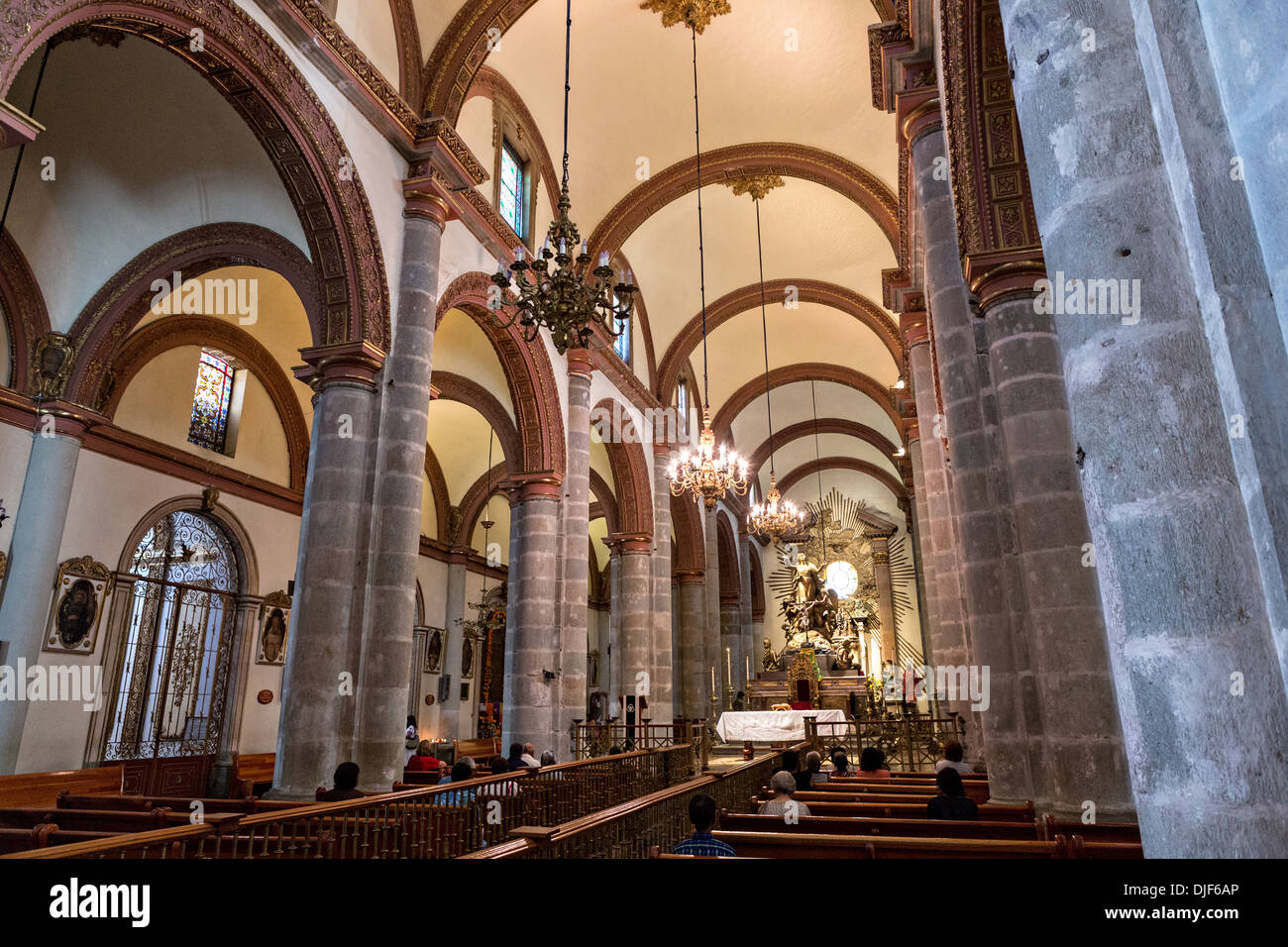 Innenraum der Kathedrale unserer lieben Frau Mariä Himmelfahrt in Oaxaca, Mexiko. Stockfoto