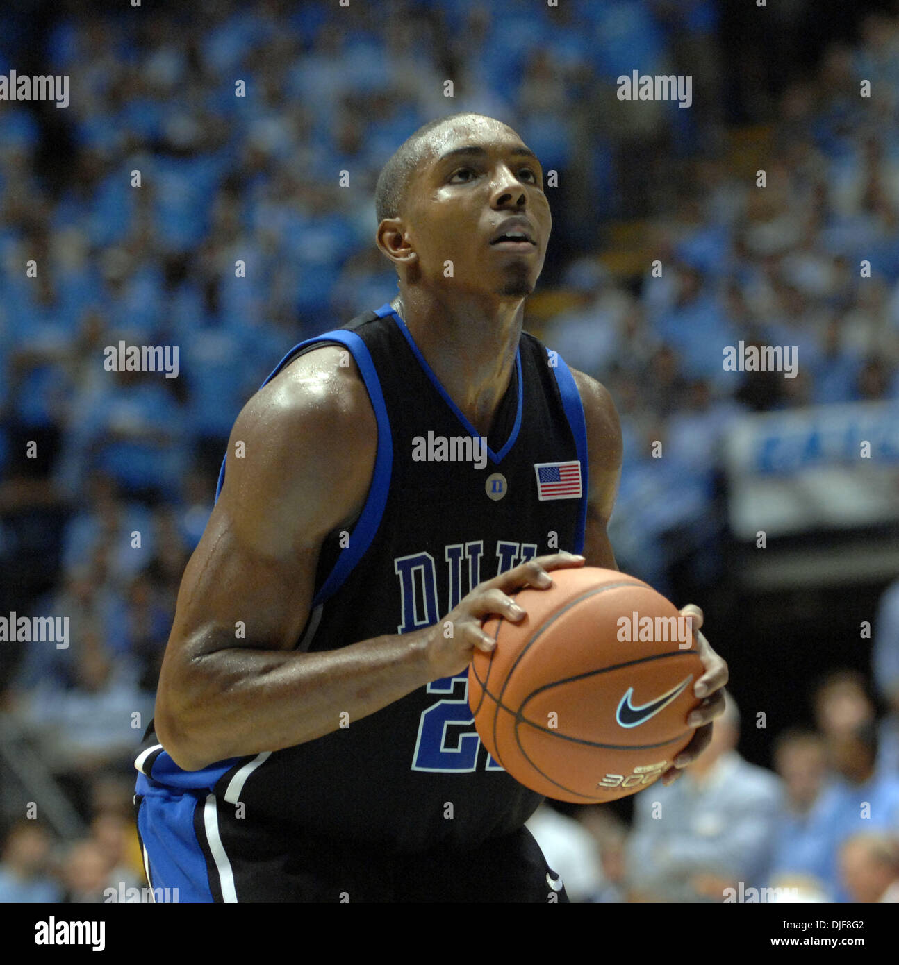 6. Februar 2008 - Chapel Hill, North Carolina, USA - NCAA College Basketball: Duke University Blue Devils NOLAN SMITH als die Duke University Blue Devils besiegt die University of North Carolina-Tarheels mit einem Endstand von 89-78, wie sie die Dean Smith Center befindet sich in Chapel Hill gespielt. (Kredit-Bild: © Jason Moore/ZUMA Press) Stockfoto