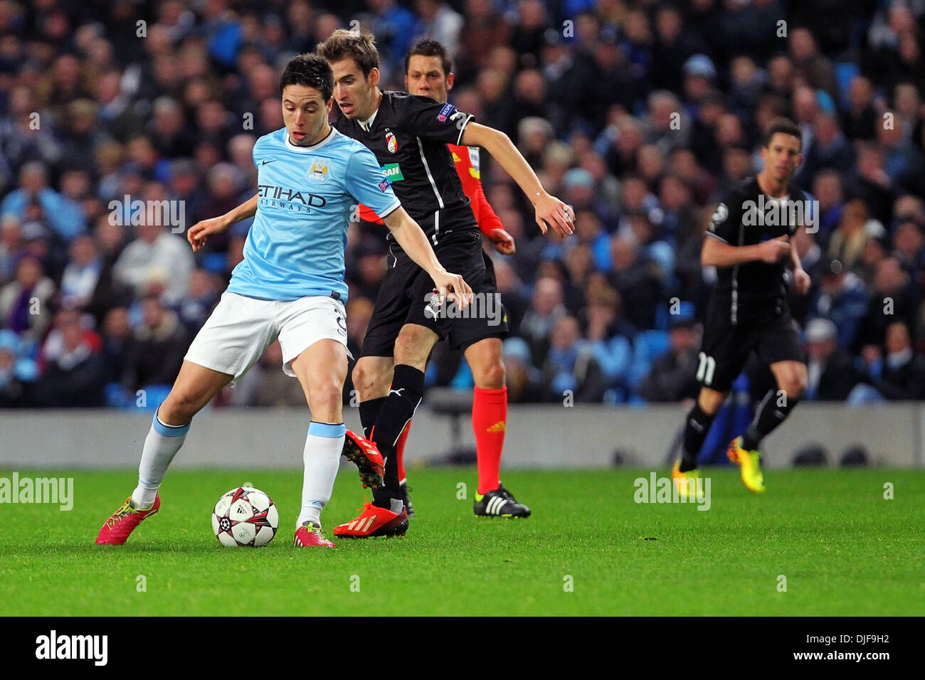 Manchester, UK. 27. November 2013. Samir Nasri von Manchester City in Aktion während der UEFA Champions League Spiel Manchester City gegen Viktoria Pilsen aus der Etihad Stadium, Manchester Credit: Action Plus Sport/Alamy Live News Stockfoto