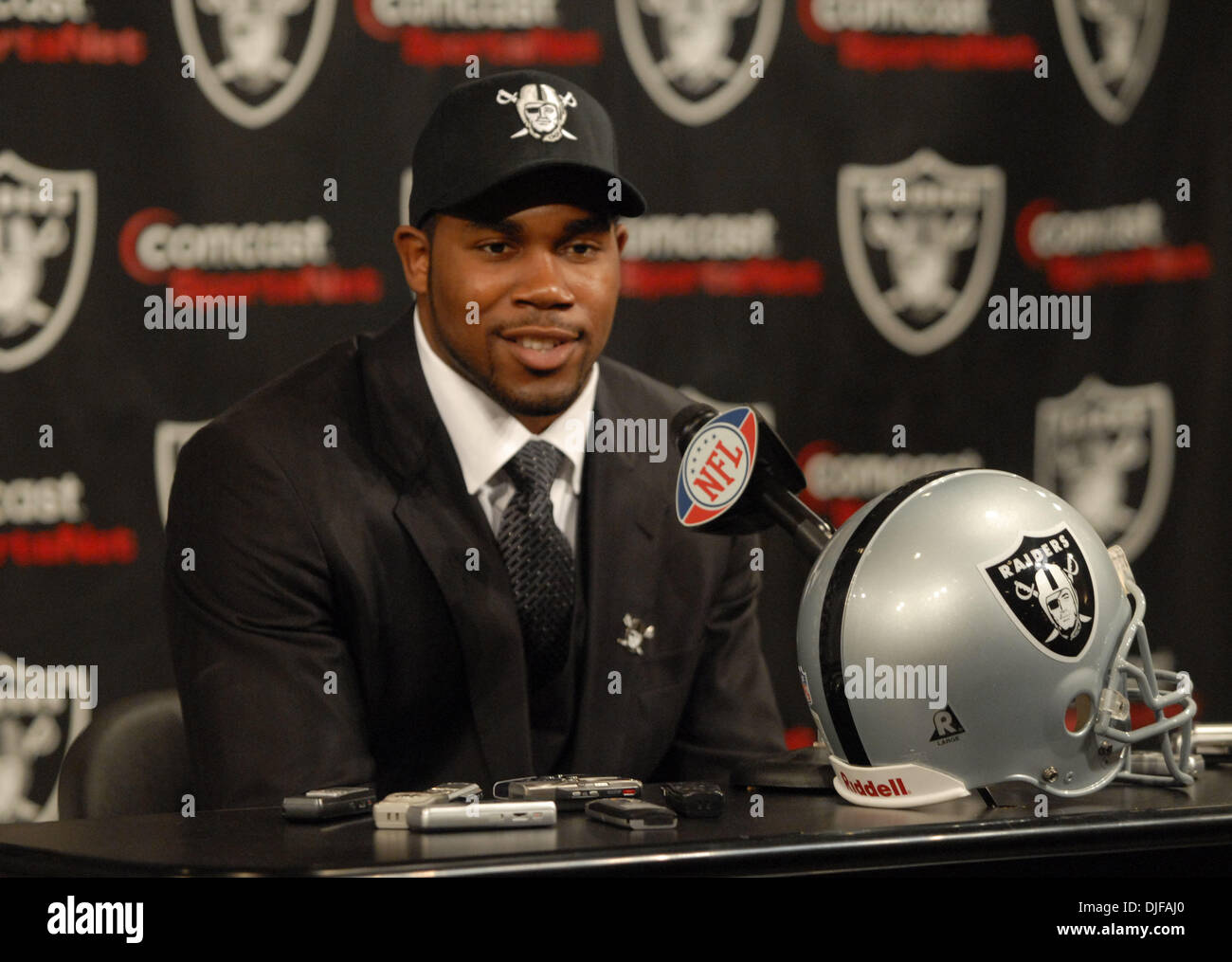 Oakland Raiders 2008 1. Runde Auswahl, Darren McFadden Adresse der Medien bei der Oakland Raiders in Alameda, Kalifornien, Sonntag, 27. April 2008. McFadden, eine zweimalige Heisman Runner-up als einer der besten Spieler im College-Football in den letzten Jahren und eines der besten gilt kommen aus der University of Arkansas. (Contra Costa Times / Bob Larson) Stockfoto