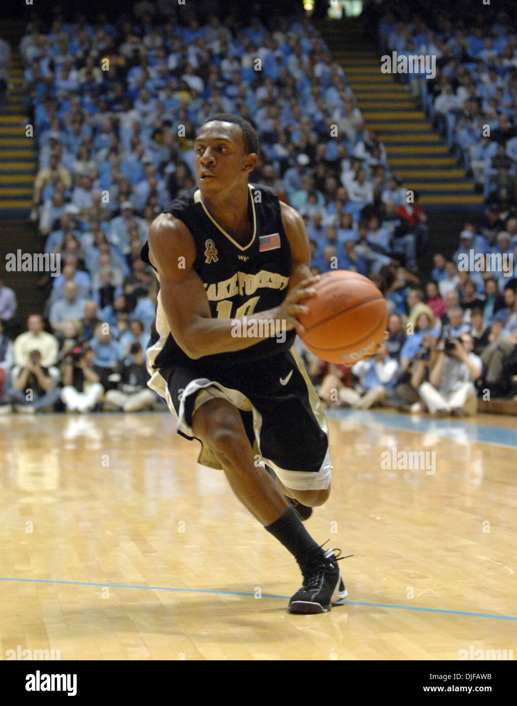 24. Februar 2008 - Chapel Hill, North Carolina, USA - NCAA College Basketball: Wake Forest Demon Deacons (10) Ismael SMITH: die University of North Carolina Tarheels besiegt die Wake Forest Demon Deacons mit Endnote von 89-73, wie sie die Dean Smith Center befindet sich in Chapel Hill gespielt. (Kredit-Bild: © Jason Moore/ZUMA Press) Stockfoto