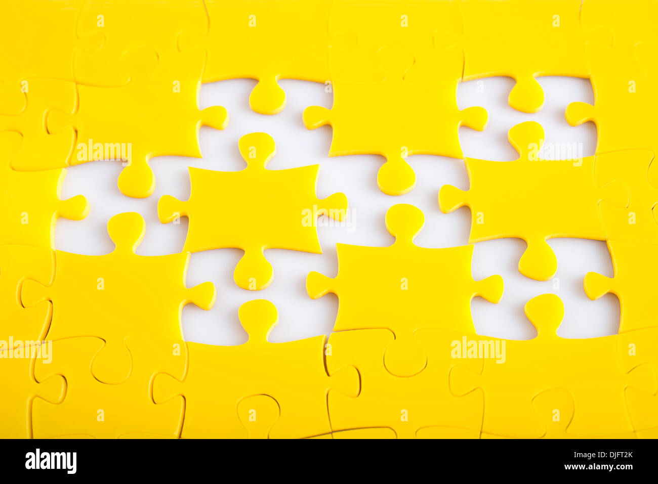 Jigsaw Puzzle mit dem fehlenden Stück flacher Schärfentiefe Stockfoto