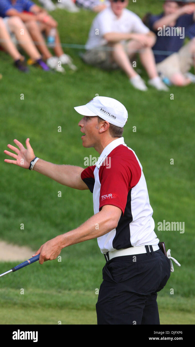27. Juni 2010 reagiert - Cromwell, Connecticut / USA - RICKY BARNES auf seinem Birdie am 18. green bei der Endrunde der Reisende Meisterschaft in TPC River Highlands. (Kredit-Bild: © Stan Godlewski/ZUMApress.com) Stockfoto