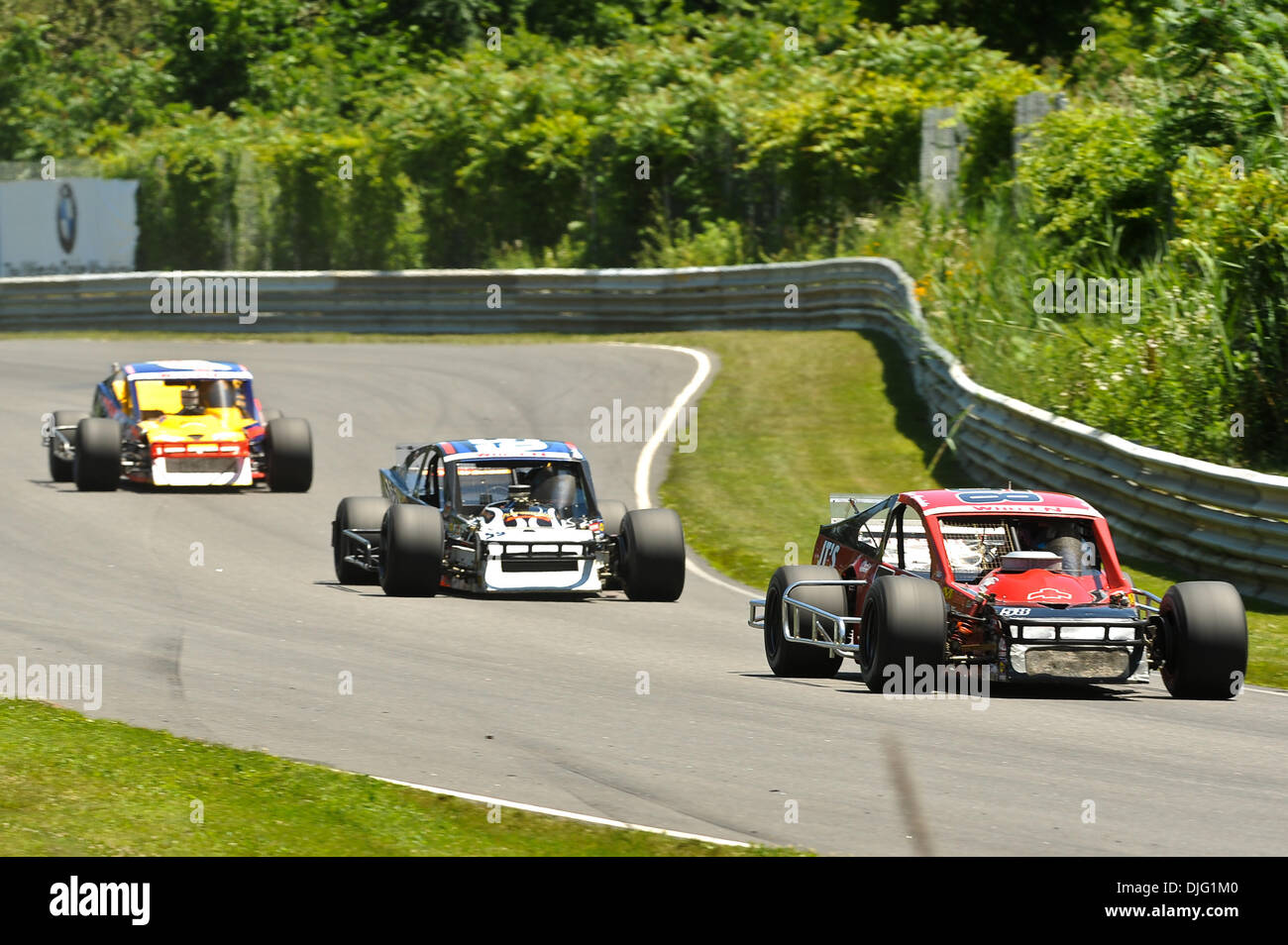 3. Juli 2010 - Lakeville, Connecticut, USA - 3. Juli 2010: Eric Goodale (58) führt eine Packung von Autos auf keinen Namen gerade in Lime Rock 100 in Lime Rock Park in Lakeville, Connecticut. (Kredit-Bild: © Geoff Bolte/Southcreek Global/ZUMApress.com) Stockfoto