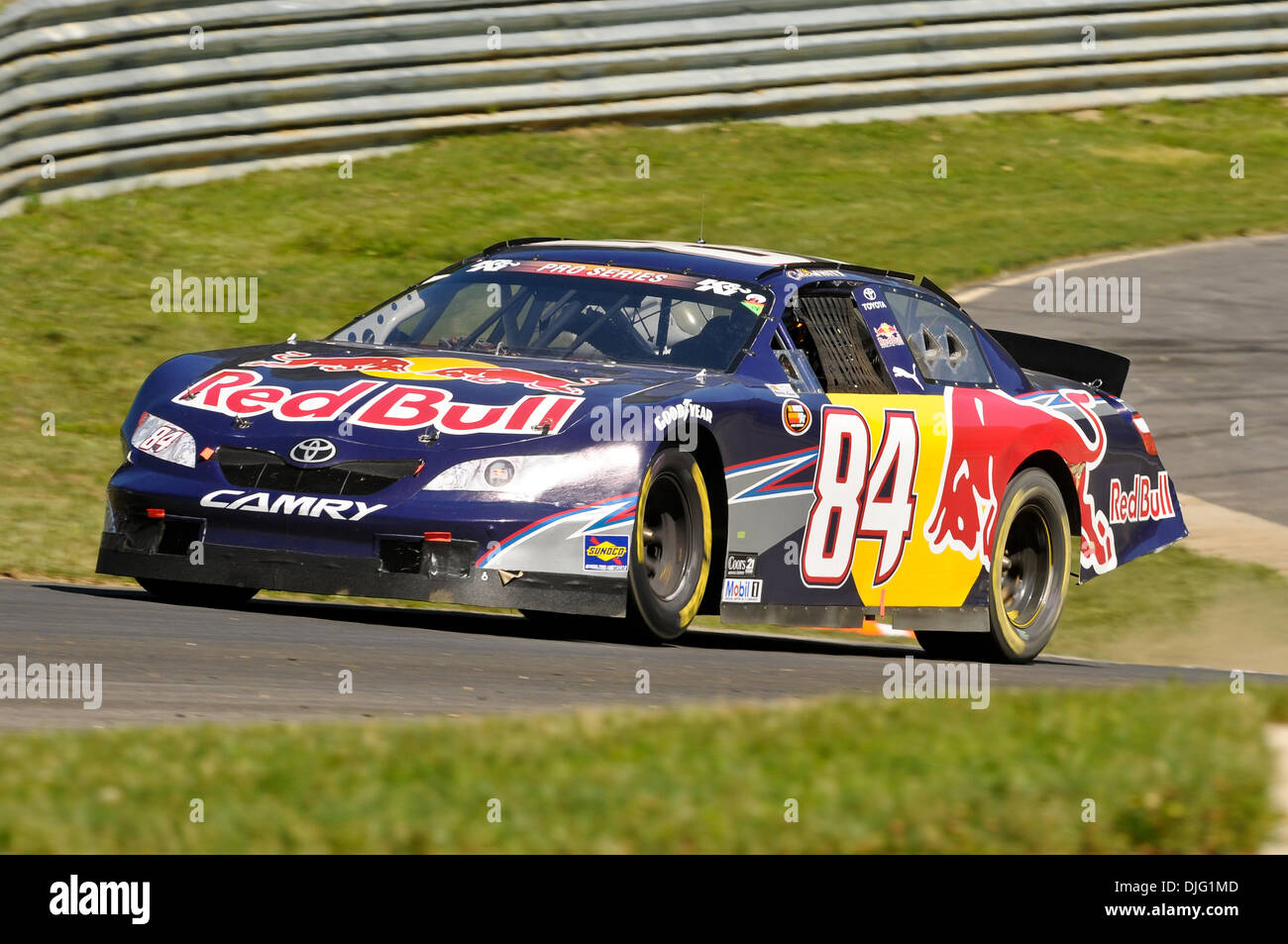 3. Juli 2010 - Lakeville, Connecticut, USA - 3. Juli 2010: Cole Whitt (84) betritt die bergauf während der K & N 100 in Lime Rock Park in Lakeville, Connecticut. (Kredit-Bild: © Geoff Bolte/Southcreek Global/ZUMApress.com) Stockfoto