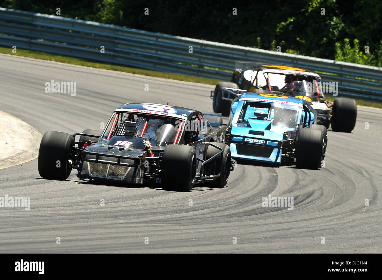 3. Juli 2010 - Lakeville, Connecticut, USA - 3. Juli 2010: Mike Stefanik (16) verlässt die West-Kurve während der Lime Rock 100 in Lime Rock Park in Lakeville, Connecticut. (Kredit-Bild: © Geoff Bolte/Southcreek Global/ZUMApress.com) Stockfoto