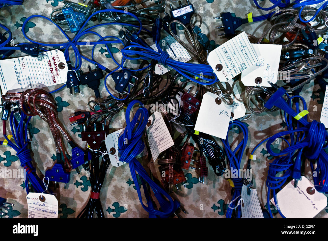 5. Juli 2010 - Atlanta, Georgia, USA - 5. Juli 2010 - Atlanta, Georgia, USA - repariert Körper Schnüre warten auf Abholung von ihren Besitzern bei den Vereinigten Staaten Fencing Association Sommer Nationals.  Von den nationalen Dachverband für die Sportart Fechten in den Vereinigten Staaten und von 4-13 Juli durchgeführt wurde, verfügen diese Meisterschaften 6.500 Fechter aller Altersgruppen im Wettbewerb um Medaillen Stockfoto
