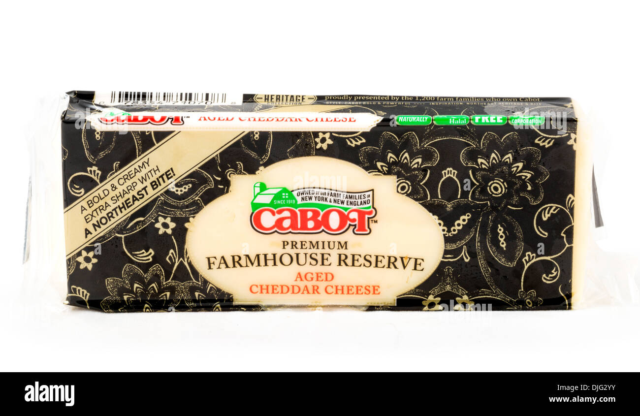 Paket von Cabot Premium Bauernhaus Reserve Cheddar Käse, USA Stockfoto