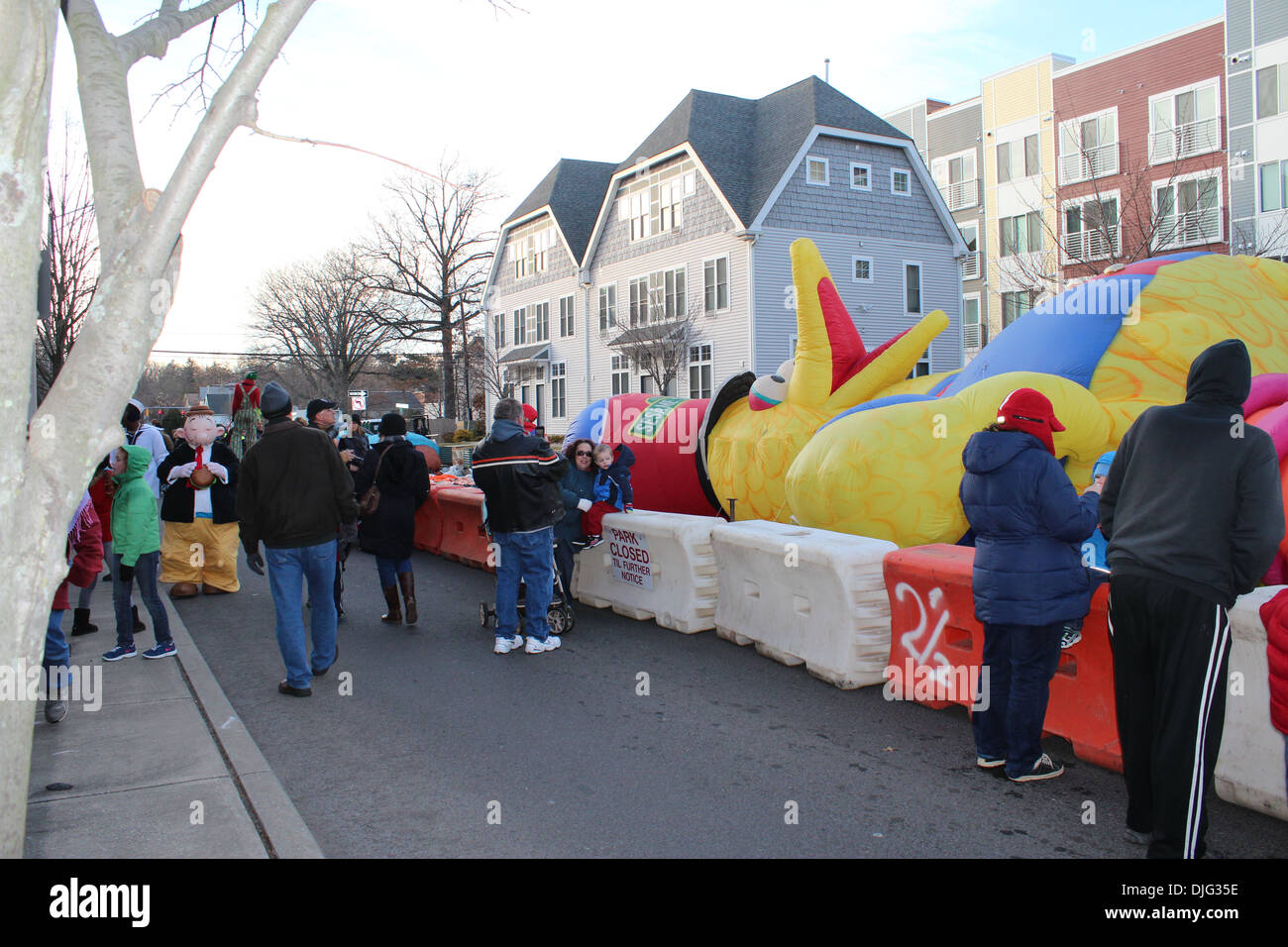 STAMFORD, CT - 23. November 2013: Großer Vogel ist in der Vorbereitung auf das jährliche UBS Parade Spectacular auf Reihe aufgeblasen wird Stockfoto