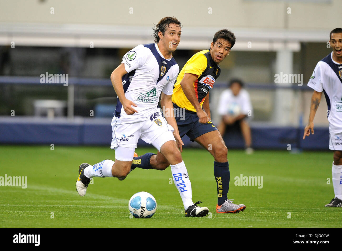 San Luis F.C. weiterleiten Diego Dela Torre #18 und Club America weiterleiten Pardo Pavel #13 während des MLS-Club America-San Luis FC-Spiels im Cowboys Stadium in Arlington, TX. San Luis F.C. Siegen gegen Club America 3-0. (Kredit-Bild: © Patrick Grün/Southcreek Global/ZUMApress.com) Stockfoto