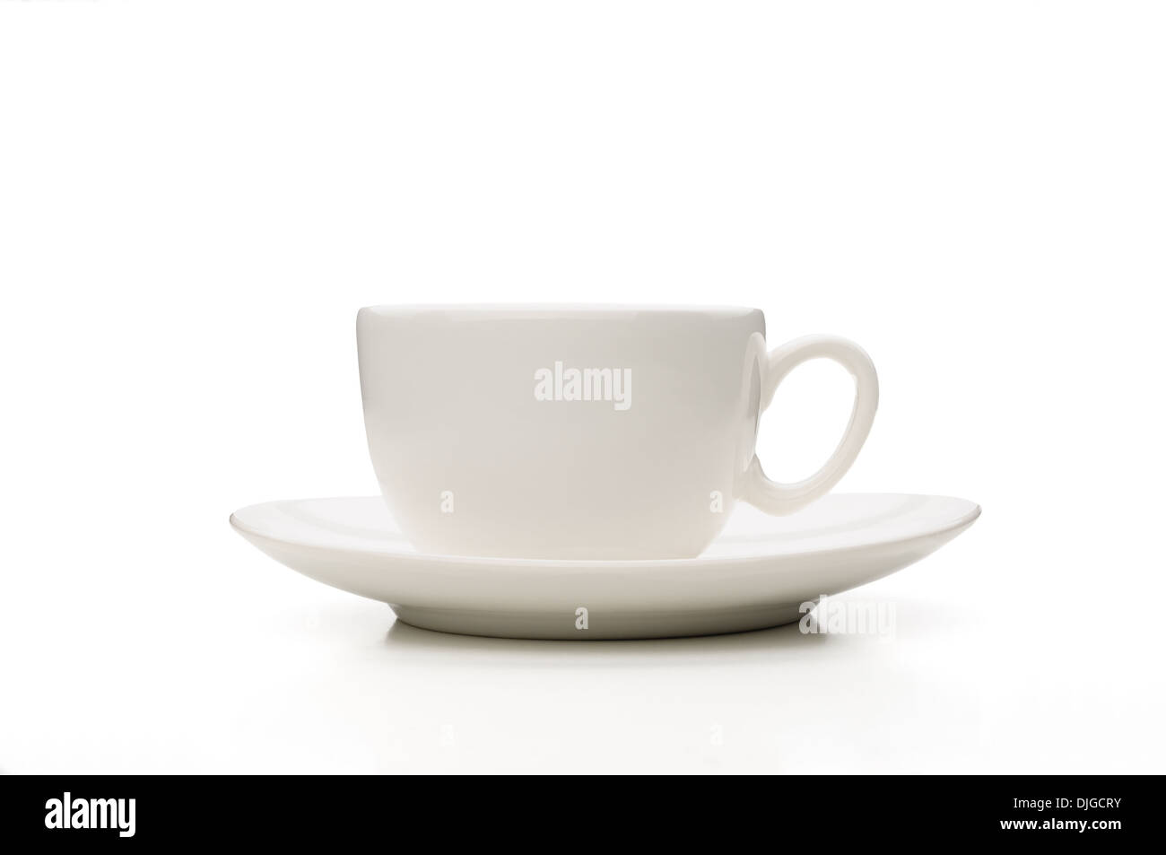 Eine einfache weiße Tee oder Kaffeetasse aus Profil angesehen Stockfoto