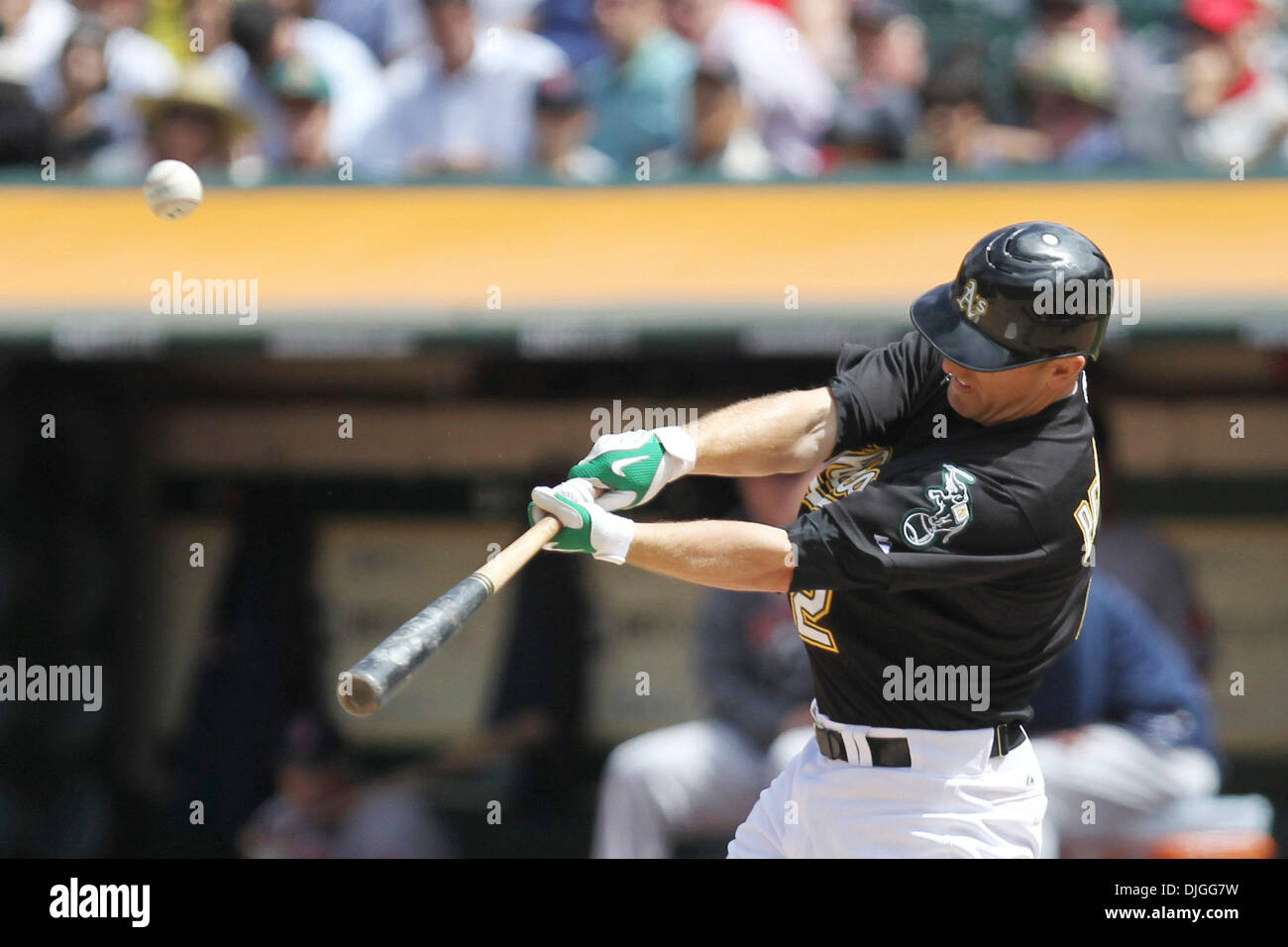 21. Juli 2010: Oakland, CA: Oakland Athletics hosten die Boston Red Sox.  Oakland Athletics Shortstop Cliff Pennington (2) gegen die Boston Red Sox Fledermäuse.  Oakland Athletics gewannen das Spiel 6-4. (Kredit-Bild: © Dinno Kovic/Southcreek Global/ZUMApress.com) Stockfoto 21. Juli 2010: Oakland, CA: Oakland Athletics hosten die Boston Red Sox.  Oakland Athletics Shortstop Cliff Pennington (2) gegen die Boston Red Sox Fledermäuse.  Oakland Athletics gewannen das Spiel 6-4. (Kredit-Bild: © Dinno Kovic/Southcreek Global/ZUMApress.com) Stockfoto