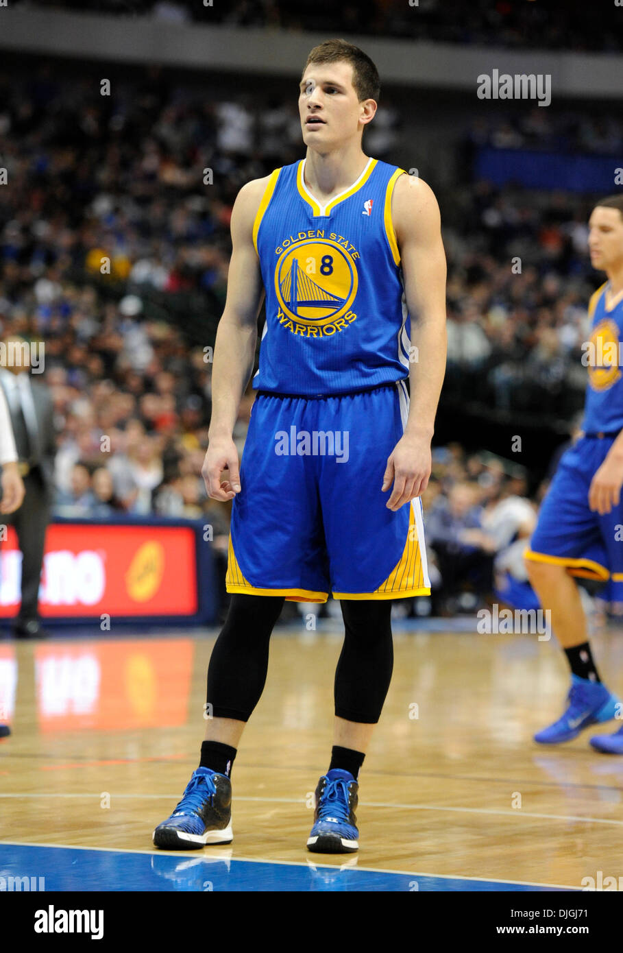 Dallas, TX, USA. 27. November 2013. Golden State Warriors point Guard Nemanja Nedovic #8 bei einem NBA-Spiel zwischen den Golden State Warriors und den Dallas Mavericks das American Airlines Center in Dallas, TX Dallas besiegt Golden State 103-99 Credit: Cal Sport Media/Alamy Live News Stockfoto
