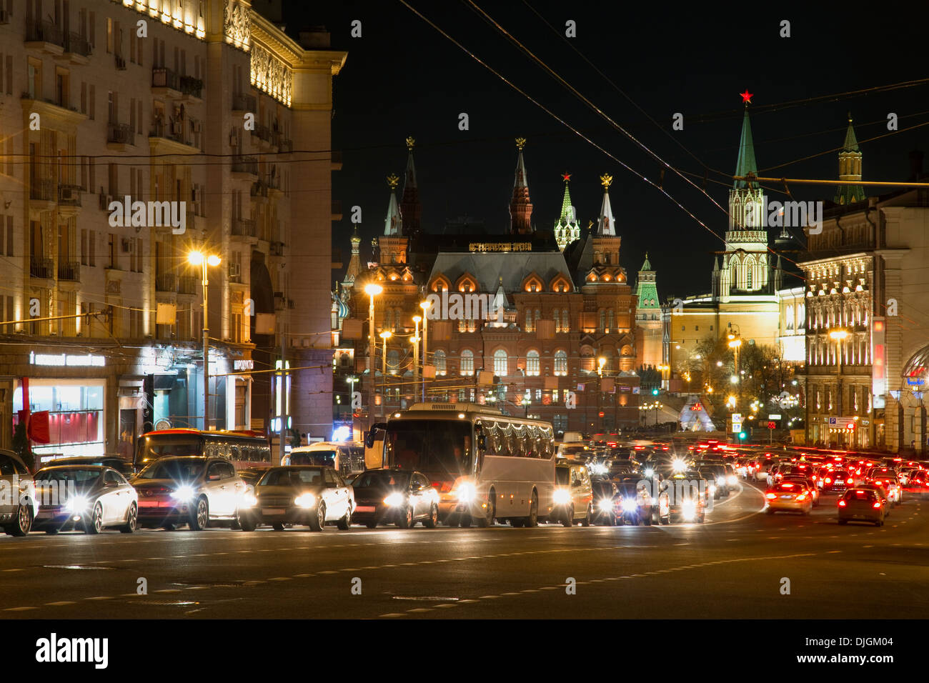 Moskau, Russland, Nachtansicht der Twerskaja-Straße Stockfoto