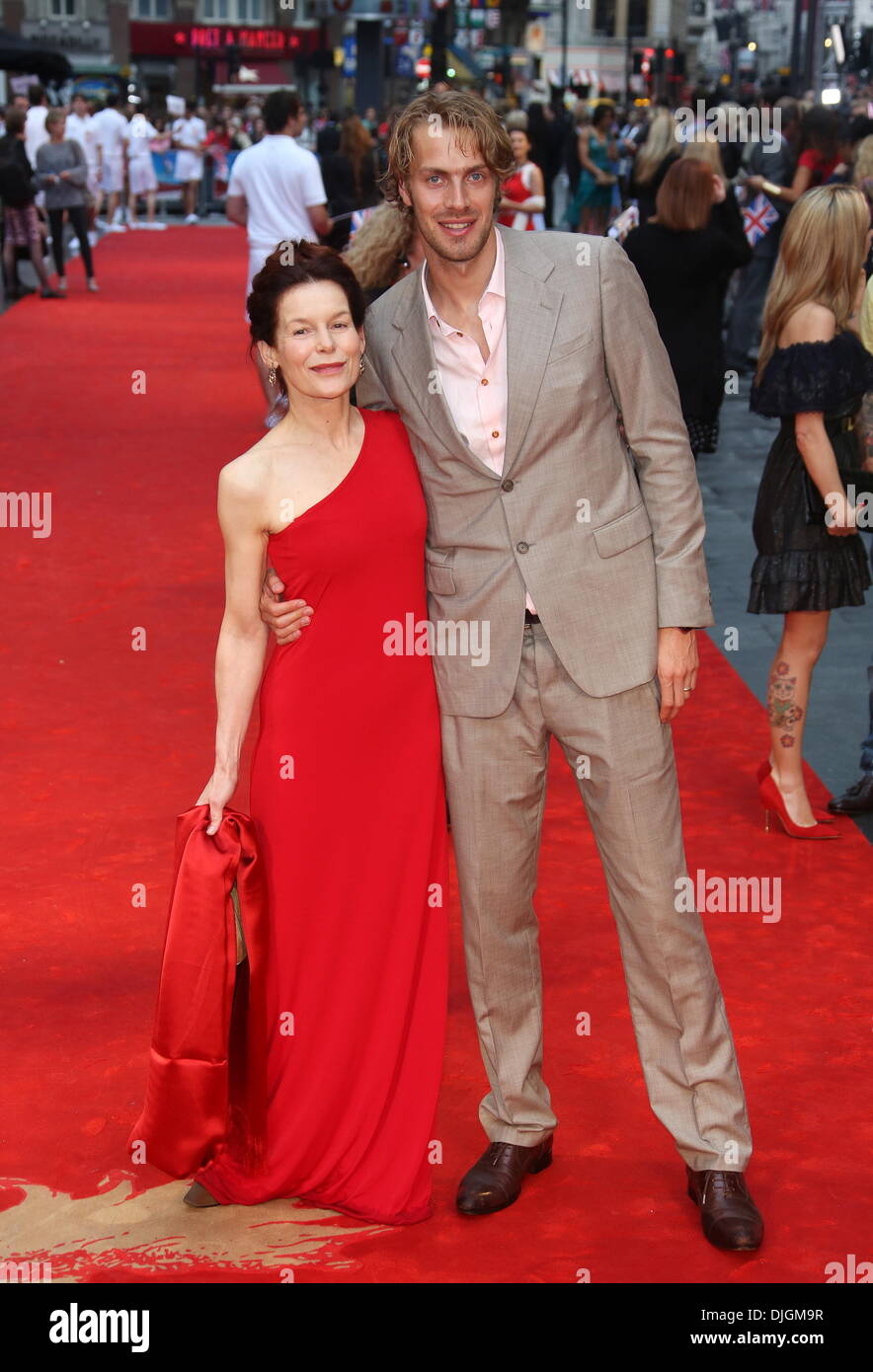 Alice Krige und Chris Tomlinson Chariots of Fire Premiere bei Empire Leicester Square - Ankünfte London, England - 10.07.12 statt Stockfoto