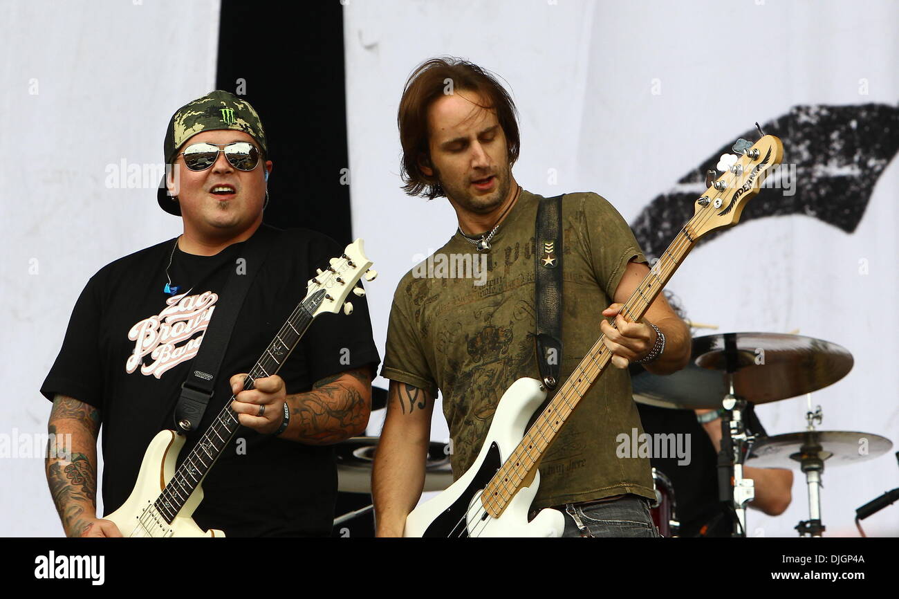 Chris Robertson und John Lawson Black Stone Cherry Durchführung live Hard Rock Calling in Hyde Park - Tag 1 London, England - 13.07.12 Stockfoto