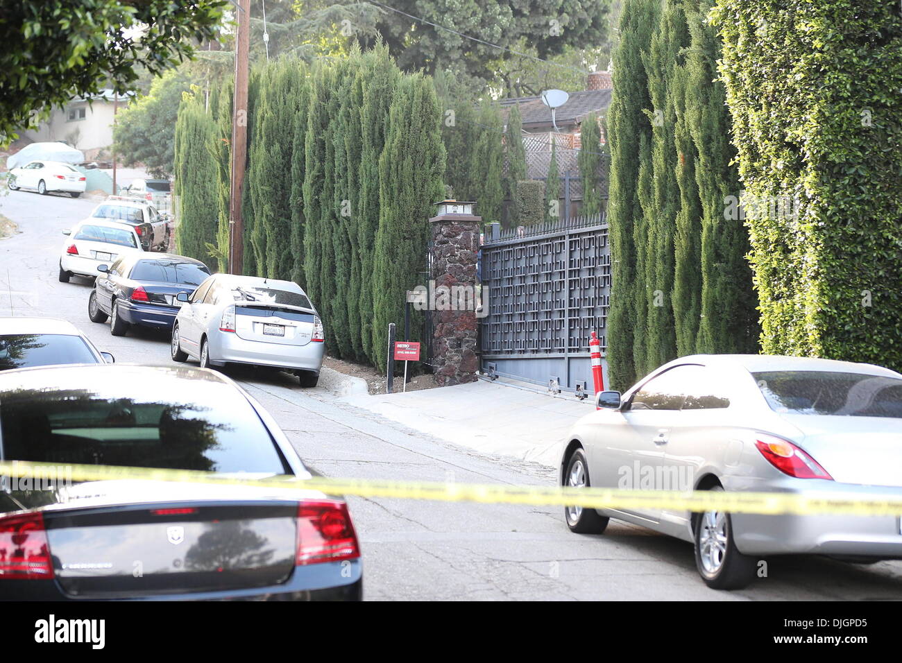 Sage Stallone Haus versammeln sich Mitglieder der Presse außerhalb des  Hauses der 36 Jahre alte Sage Stallone, wo er angeblich tot aufgefunden  wurde. Los Angeles, Kalifornien - 13.07.12 Stockfotografie - Alamy