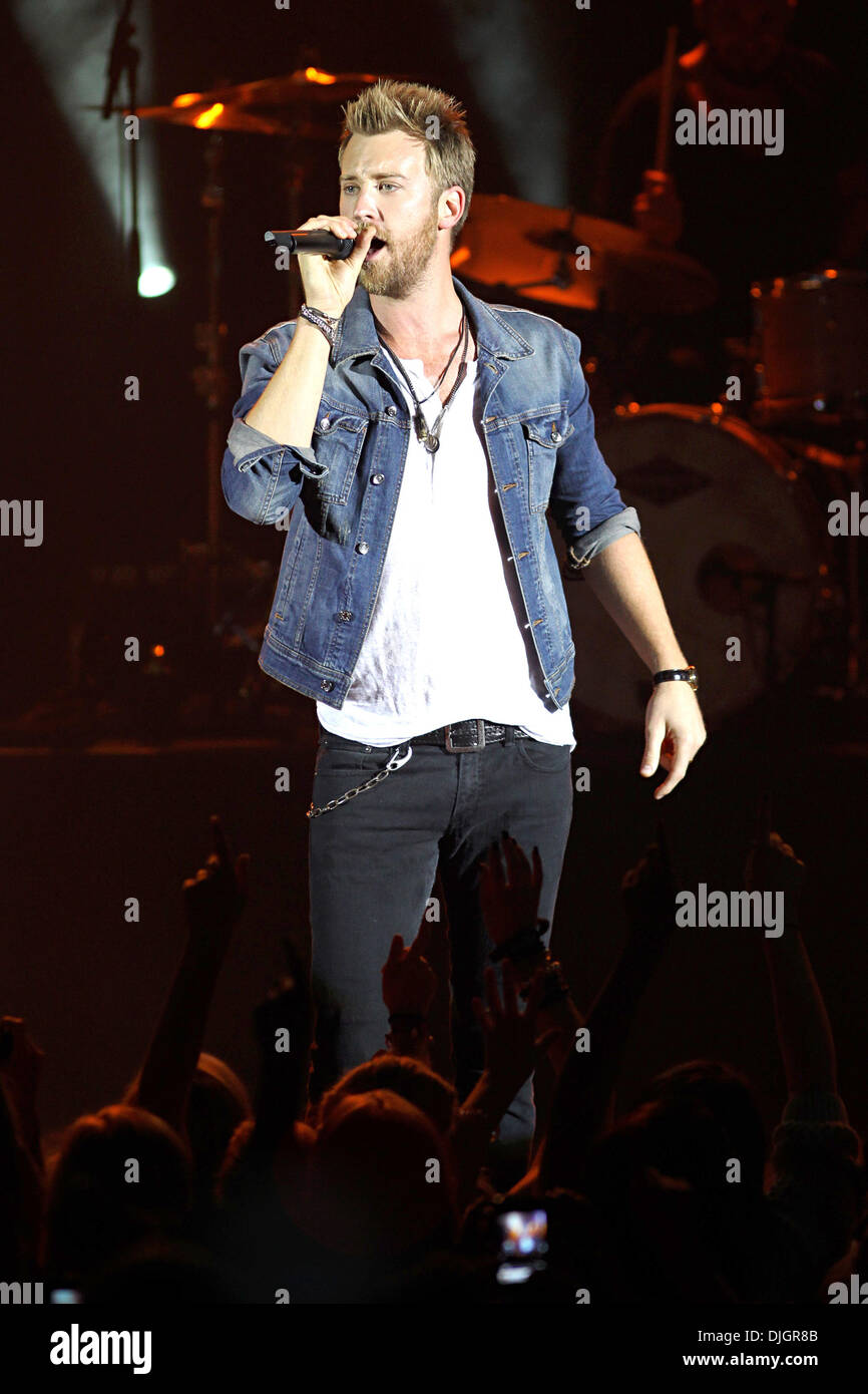Charles Kelley von Lady Antebellum auf der Bühne an der HMV Hammersmith Apollo London, England-16.07.12 Stockfoto