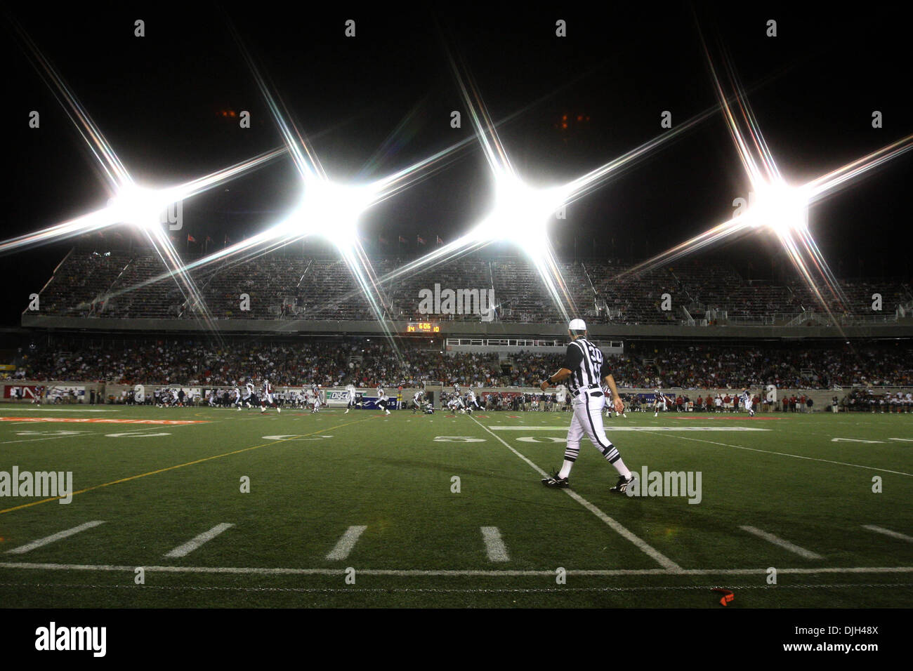 29. Juli 2010 - Montreal, Quebec, Kanada - 29. Juli 2010: CFL Spielaktion zwischen Toronto Argonauten und die Montreal Alouettes gespielt Percival Molson Stadium in Montreal, Kanada. Montreal gewann 41-10..Mandatory Credit: Philippe Champoux/Southcreek Global (Credit-Bild: © Southcreek Global/ZUMApress.com) Stockfoto