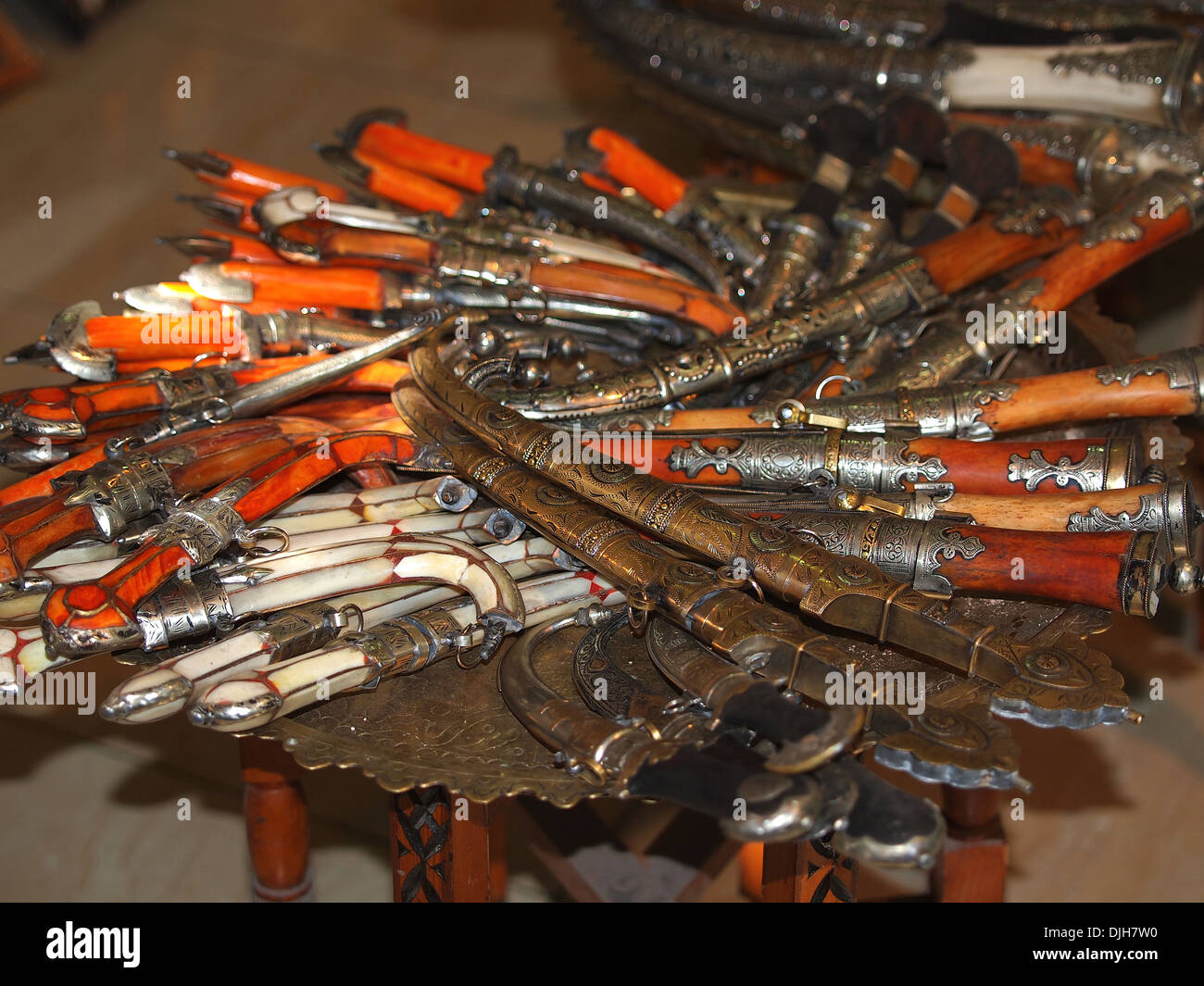 Arabische Stahl Messer auf Markt in Marokko Stockfoto
