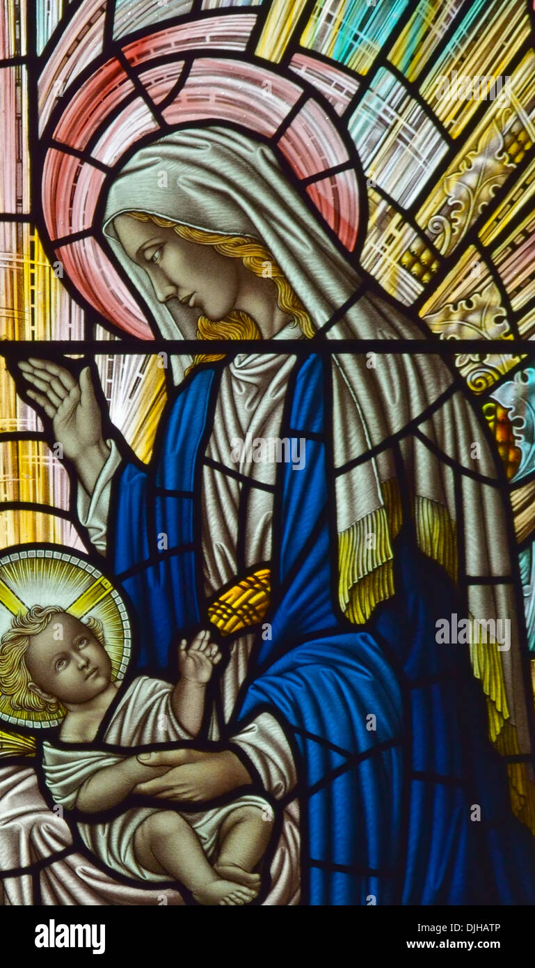 Die Geburt Christi. Detail der Westfenster. Kirche des Heiligen Paulus, Grange-über-Sande, Cumbria, England, Vereinigtes Königreich, Europa. Stockfoto
