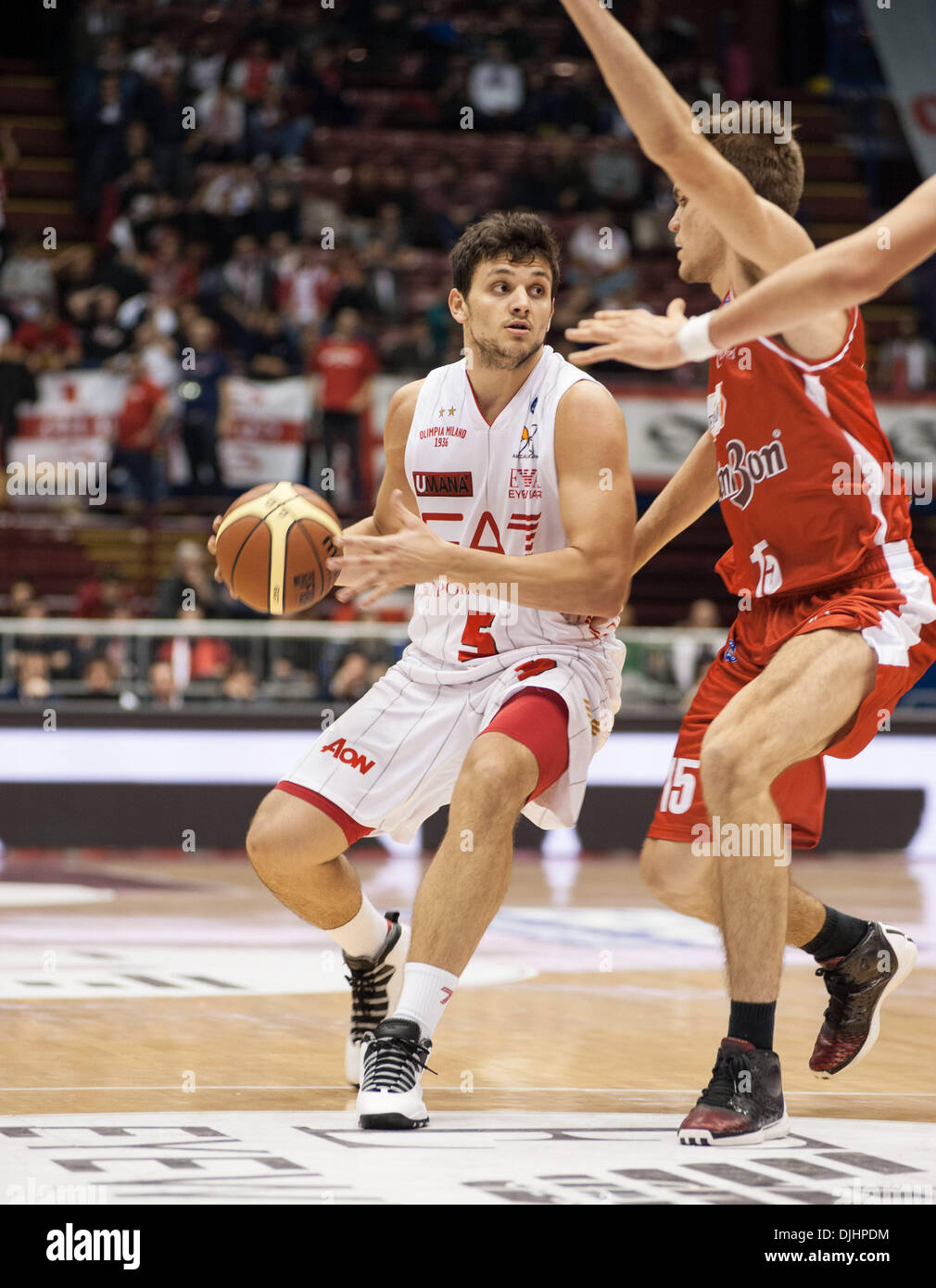 Mailand, Italien. 24. November 2013. Alessandro Gentile während des Spiels zwischen Ea7 Olimpia Milano und Grissin Bon Reggio Emilia im Mediolanum Forum am siebten Tag der regulären Saison der Serie A am 24. November 2013 in Mailand, Italy.Photo: Marco Aprile/NurPhoto © Marco Aprile/NurPhoto/ZUMAPRESS.com/Alamy Live-Nachrichten Stockfoto