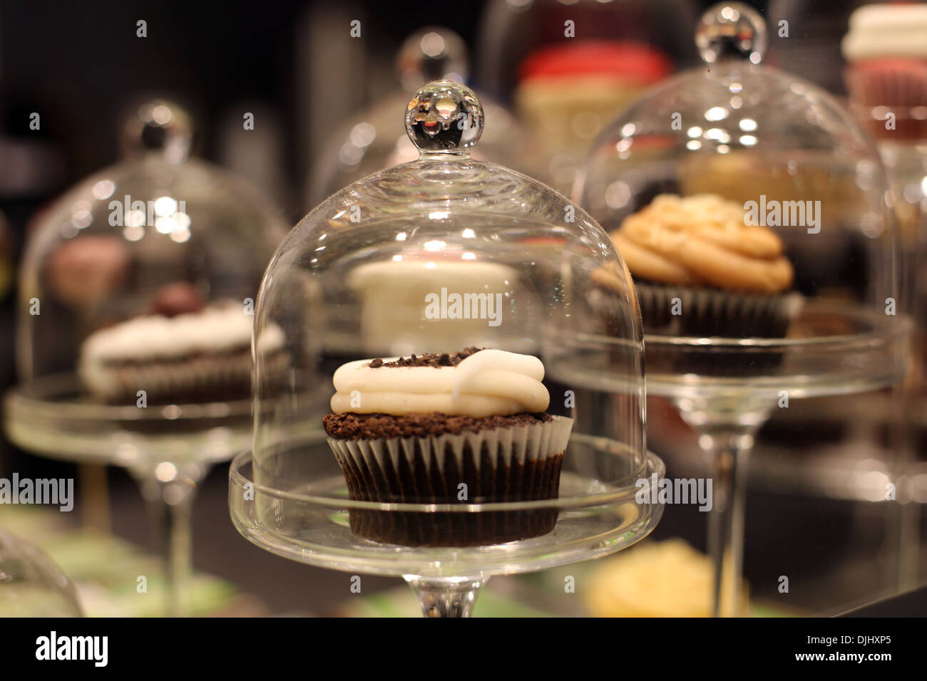 Kuchen auf dem display Stockfoto